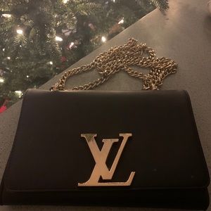 Cross bag w/gold strap